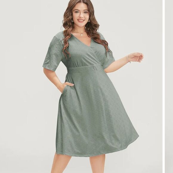 NWT BloomChic green dress 14/XL - Picture 10 of 11